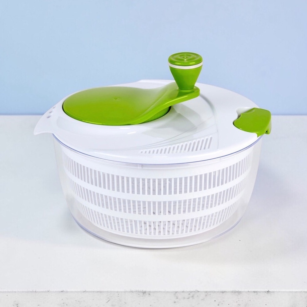 Mainstays Salad Spinner 4 Quart Green Easy Spin Rotary Handle.